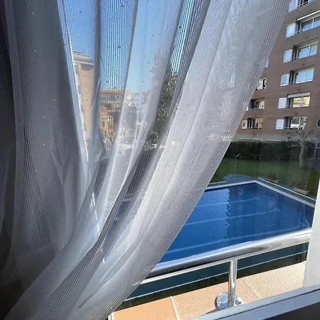 Con Piscina Cerca De Playa De Fenals Apartmán *